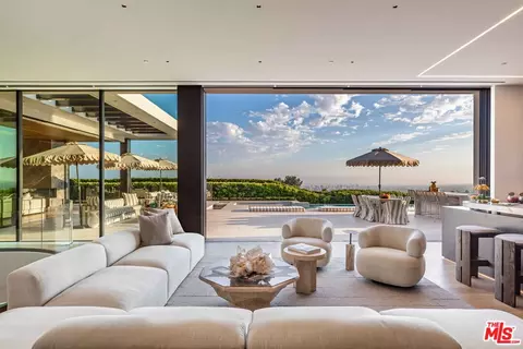 9259 Robin Dr, Los Angeles, CA 90069