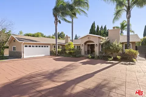 22910 Collins St, Woodland Hills, CA 91367