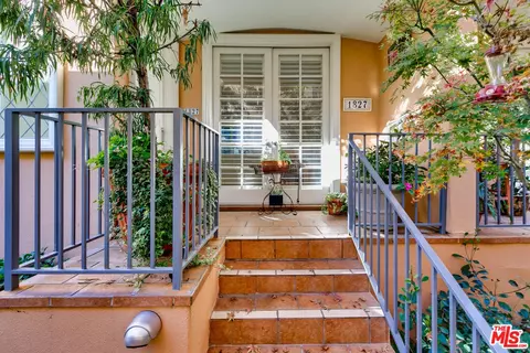 1827 Barry Ave #2, Los Angeles, CA 90025