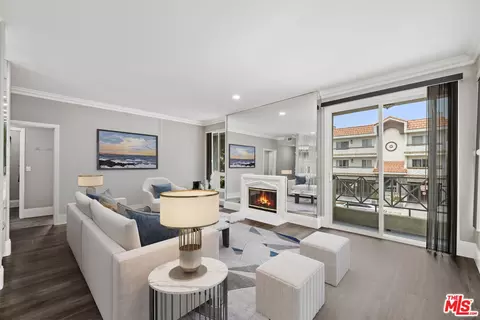 1516 Hi Point St #101, Los Angeles, CA 90035