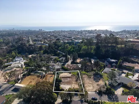 14722 Oracle Pl, Pacific Palisades, CA 90272