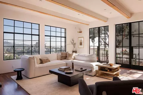 2890 Durand Dr, Los Angeles, CA 90068