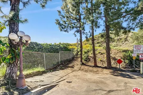 2318 Yosemite Dr, Eagle Rock, CA 90041 photo 5