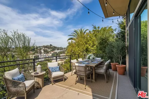 1912 W Liberty Ct, Los Angeles, CA 90026