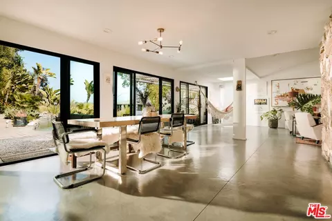 2230 Banyan Dr, Los Angeles, CA 90049