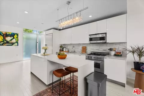7917 Willoughby Ave #2, Los Angeles, CA 90046