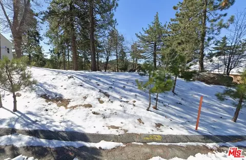 32255 Whisper Dr, Running Springs, CA 92382