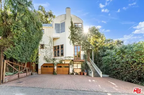 9864 Yoakum Dr, Beverly Hills, CA 90210