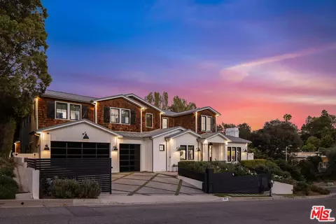 16101 Royal Mount Dr, Encino, CA 91436