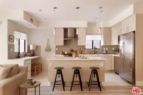 11811 Kiowa Ave #103, Los Angeles, CA 90049
