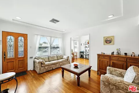 6549 Teesdale Ave, North Hollywood, CA 91606