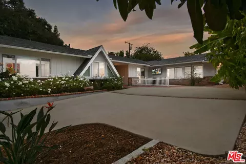 4053 Harclare Ln, Encino, CA 91436
