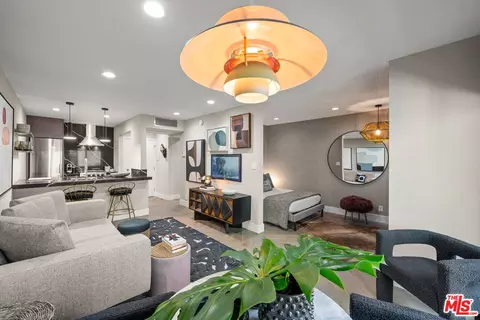 950 N Kings Rd #233, West Hollywood, CA 90069