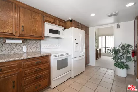 44120 Planet Cir, Lancaster, CA 93536 photo 9