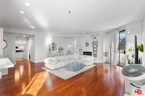 326 Westminster Ave #304, Los Angeles, CA 90020
