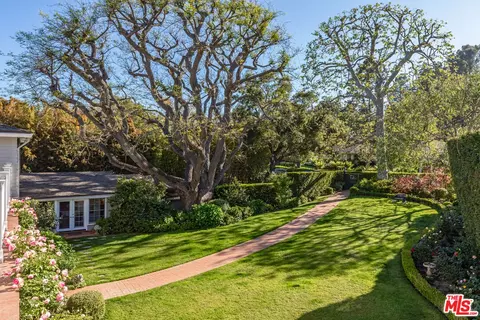 685 Elkins Rd, Los Angeles, CA 90049