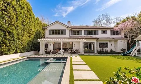 957 Corsica Dr, Pacific Palisades, CA 90272
