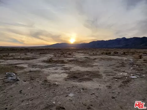 7797 Quartz Rd, Cantil, CA 93519