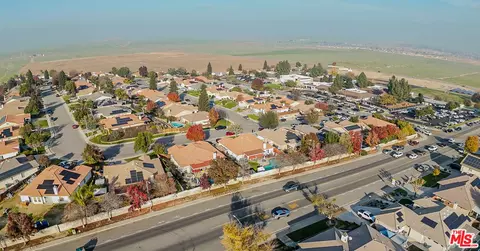 View/Area - 7200 Clifftop Way, Bakersfield, CA 93306 photo 6 of 7