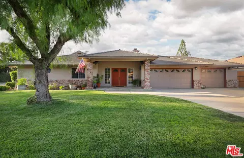 Exterior - 7200 Clifftop Way, Bakersfield, CA 93306 photo 2 of 10