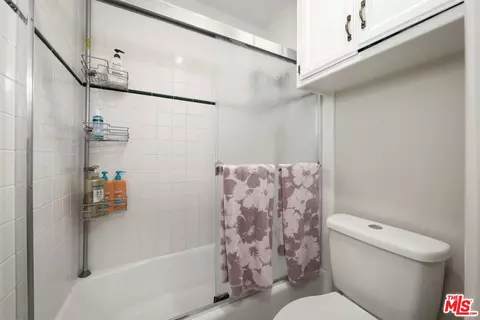 Bath - 7200 Clifftop Way, Bakersfield, CA 93306 photo 7 of 7