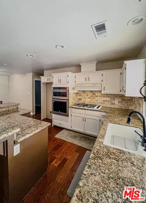 Kitchen - 7200 Clifftop Way, Bakersfield, CA 93306 photo 2 of 5