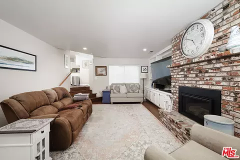 Living - 7200 Clifftop Way, Bakersfield, CA 93306 photo 1 of 3