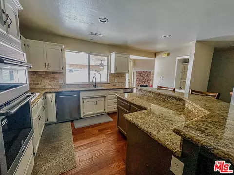 Kitchen - 7200 Clifftop Way, Bakersfield, CA 93306 photo 5 of 5
