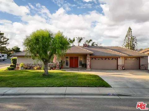 Exterior - 7200 Clifftop Way, Bakersfield, CA 93306 photo 1 of 10