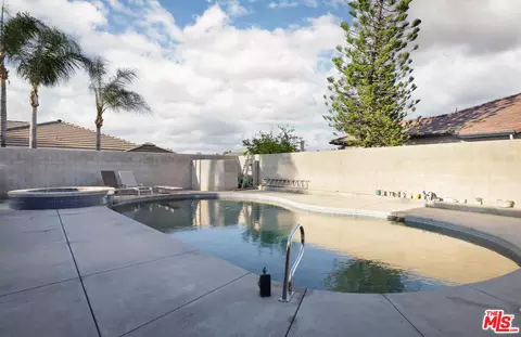 Exterior - 7200 Clifftop Way, Bakersfield, CA 93306 photo 4 of 10