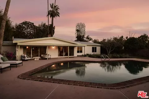 6001 Manton Ave, Woodland Hills, CA 91367