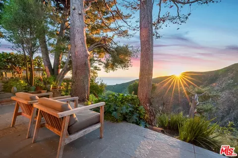 16798 Charmel Ln, Pacific Palisades, CA 90272