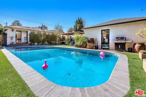 16645 Magnolia Blvd, Encino, CA 91436