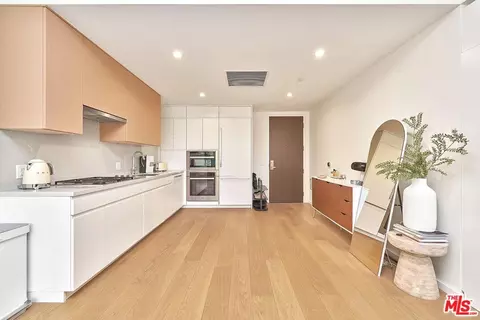877 Francisco St #1207, Los Angeles, CA 90017
