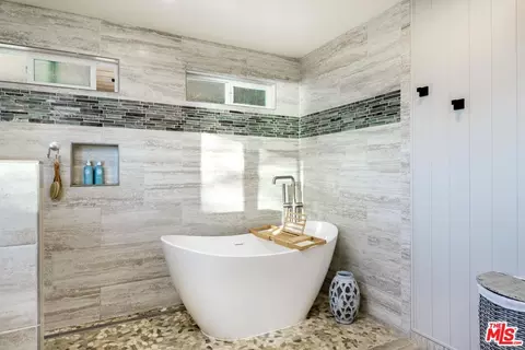 Bath - 4488 Foothill Rd, Carpinteria, CA 93013 photo 1 of 2