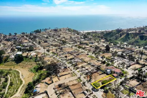 677 N Swarthmore Ave, Pacific Palisades, CA 90272