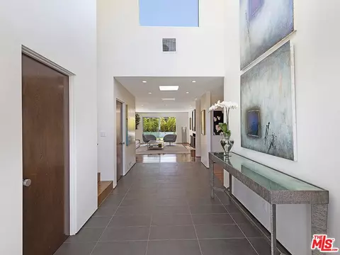 15514 Casiano Ct, Los Angeles, CA 90077