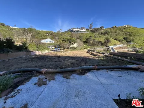 16624 Pequeno Pl, Pacific Palisades, CA 90272
