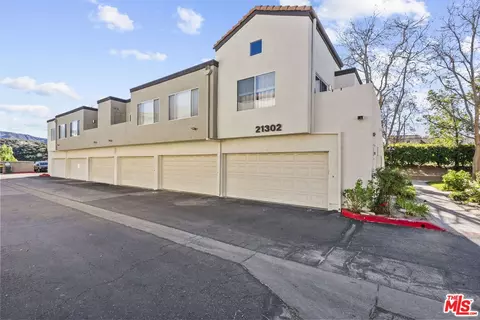 21302 Nandina Ln #202, Newhall, CA 91321