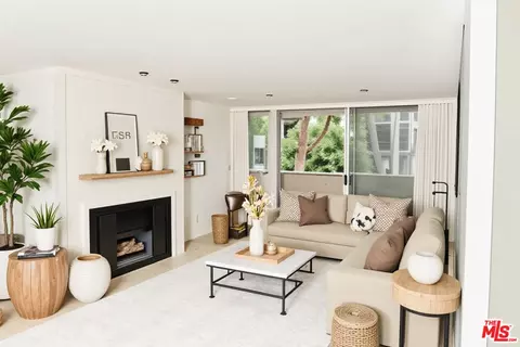 11645 Montana Ave #137, Los Angeles, CA 90049