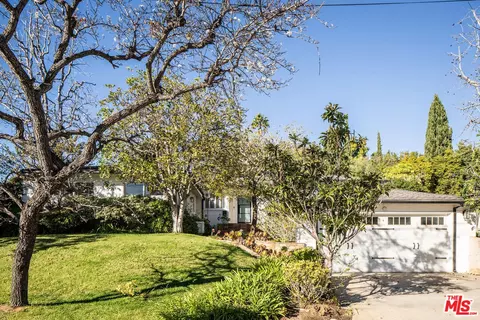 12033 Kearsarge St, Los Angeles, CA 90049