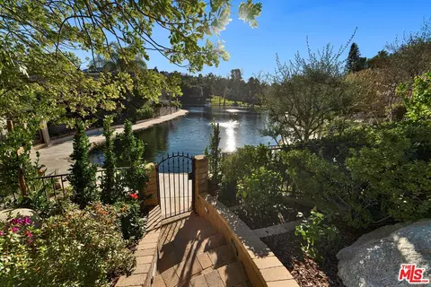 4724 Park Jacaranda, Calabasas, CA 91302