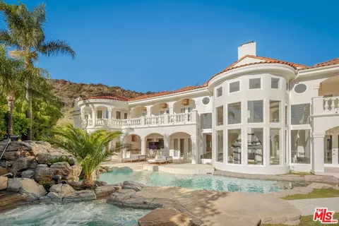 25665 Mulholland Hwy, Calabasas, CA 91302