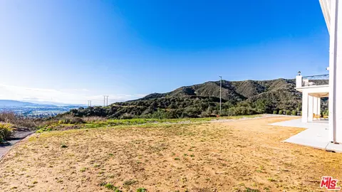 Exterior - 8321 Overview Ct, Yucaipa, CA 92399 photo 4 of 8