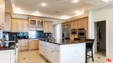 Kitchen - 8321 Overview Ct, Yucaipa, CA 92399 photo 3 of 5