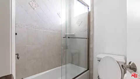 Bath - 8321 Overview Ct, Yucaipa, CA 92399 photo 10 of 11