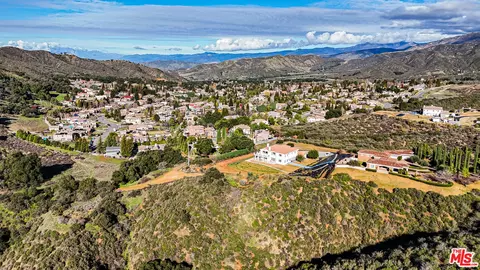 View/Area - 8321 Overview Ct, Yucaipa, CA 92399 photo 11 of 14