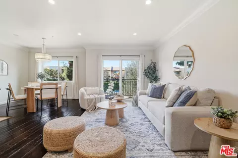 5252 Coldwater Canyon Ave #215, Sherman Oaks, CA 91401