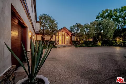 2232 NW Stradella Rd, Los Angeles, CA 90077