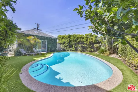 8333 Chase Ave, Los Angeles, CA 90045